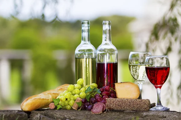Glasflaskor för vin Stockbild