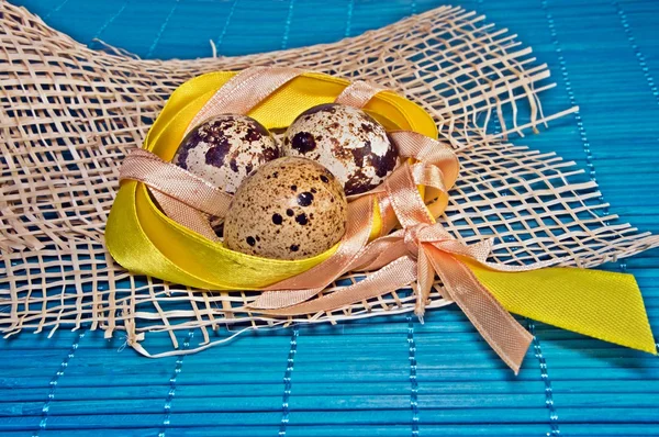 bıldırcın yumurtası ile Paskalya arka plan