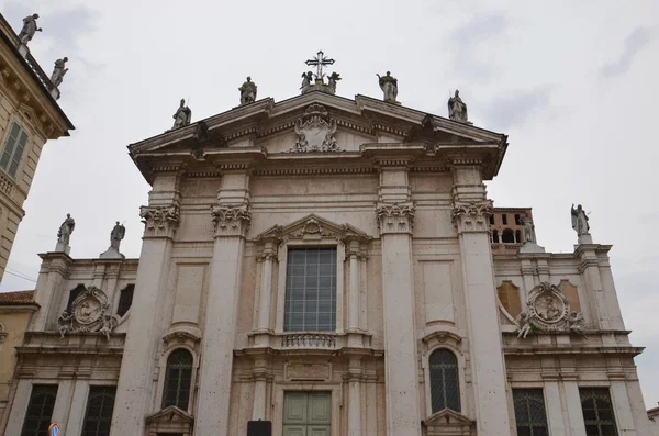 Historische architektur in italien, kathedrale in mantua — Stockfoto