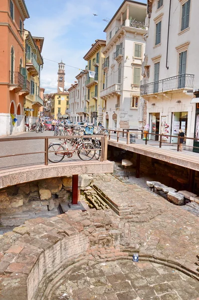 Gevel van de oude gebouw in Italië — Stockfoto