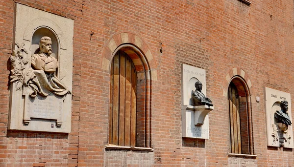 Façade du vieux bâtiment en Italie — Photo