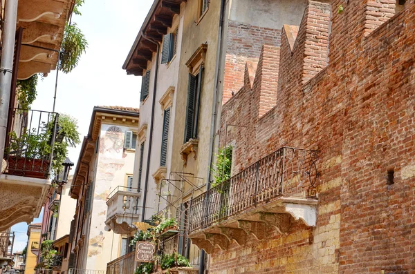 Balkonger i verona, Italien — Stockfoto