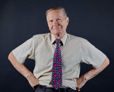 mutlu işadamı blackground kalçalarına üzerinde eller