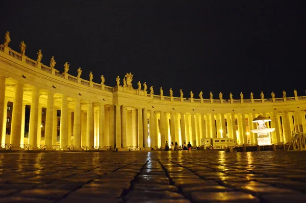 Vaticaan. Sint-Pietersplein nachts — Stockfoto