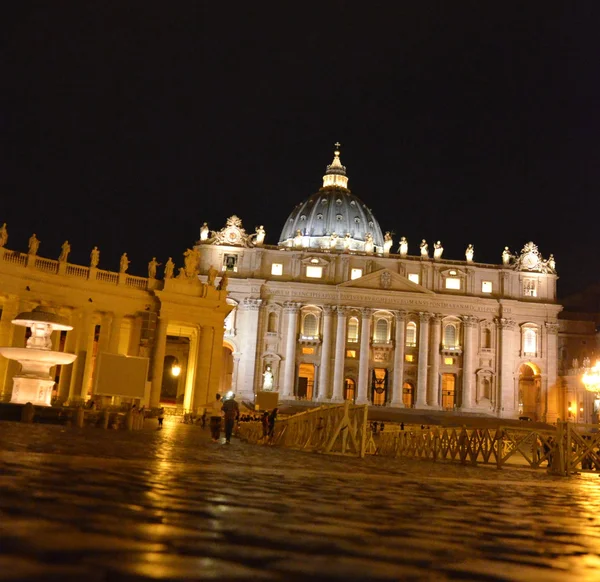Vatican. Saint Peter's Square at night — Stock Photo, Image