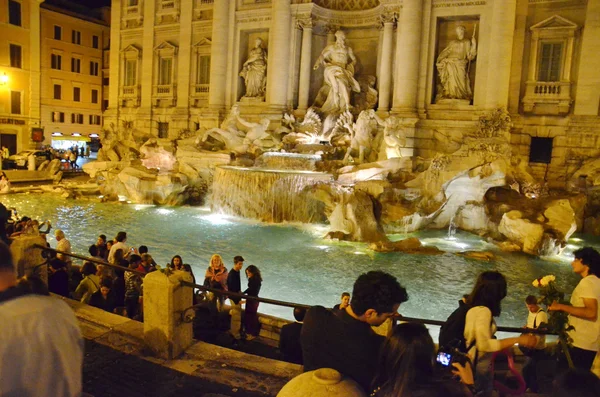 Κρήνη ντι Τρέβι στο βράδυ, Ρώμη, Ιταλία — Φωτογραφία Αρχείου