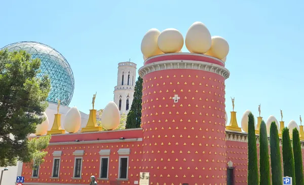 Uova sul museo Salvador Dalì, Figueras, Spagna Immagini Stock Royalty Free