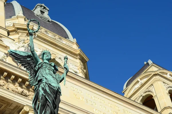 Viyana'da Yunan tanrıçası heykelinin — Stok fotoğraf