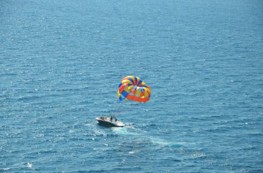 yaz tatili ve travel.parasailing.