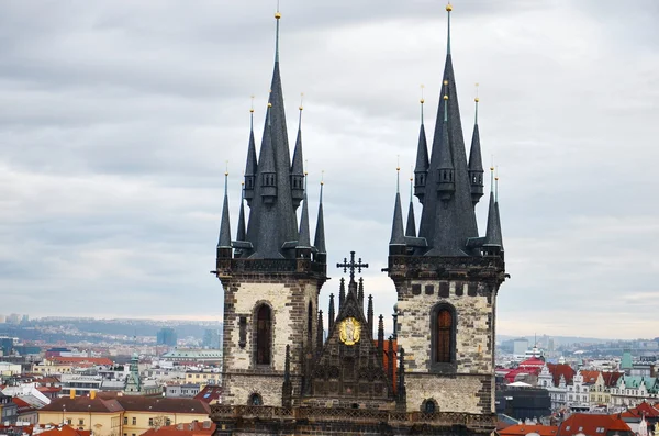 Prager Aussicht und Tyn-Kirche — Stockfoto