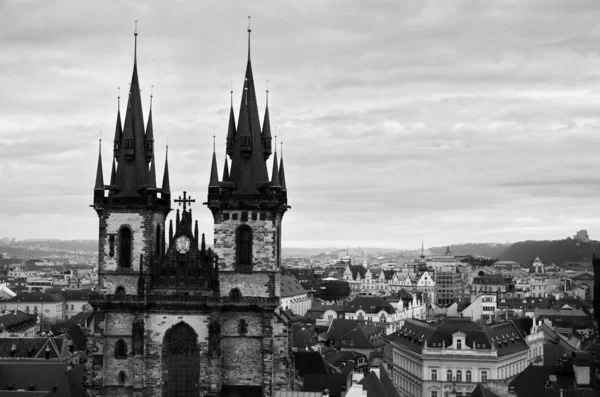 Praag weergave en tyn kerk — Stockfoto