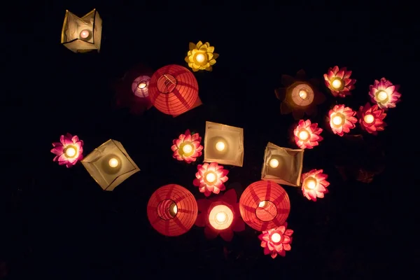 Плавучі Паперові Ліхтарі Воді Вночі — стокове фото