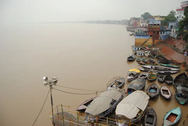 Boote auf River Gange, Varanasi, uttar pradesh, Indien — Stockfoto