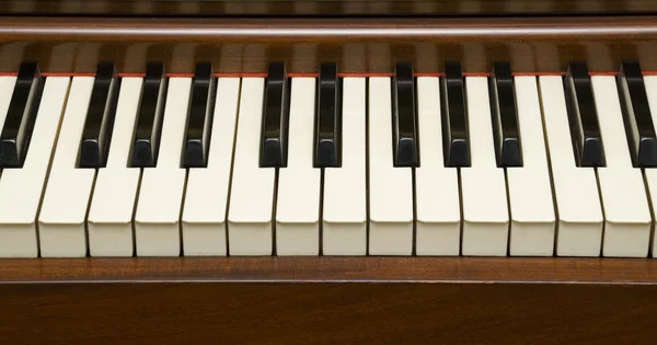 Крупним планом клавіші піаніно — стокове фото
