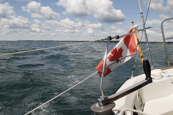 Bandera Canadiense en Velero — Foto de Stock