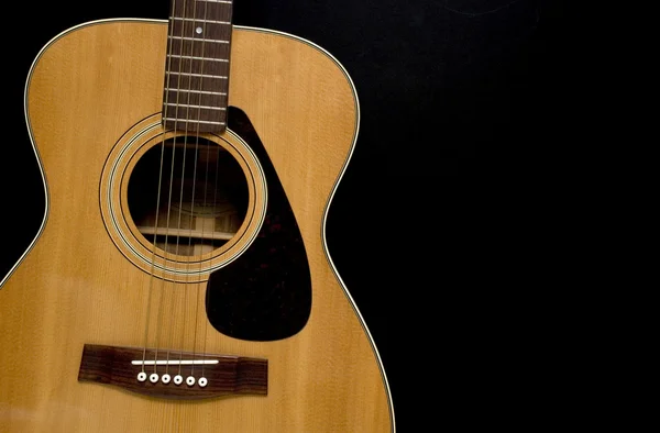 Acoustic Guitar on Black — Stock Photo, Image