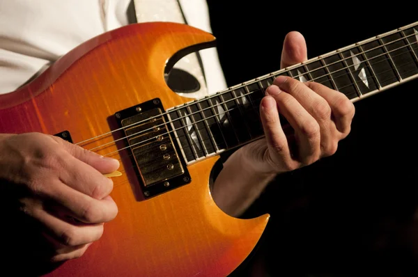 Mãos de guitarra — Fotografia de Stock