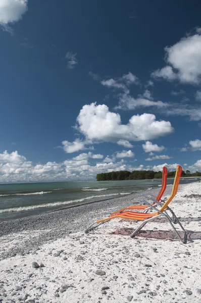 Loungen op de kustlijn — Stockfoto