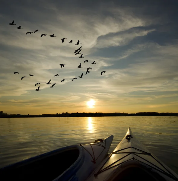 Caiaques no Lago Ontário Pôr do sol Fotos De Bancos De Imagens