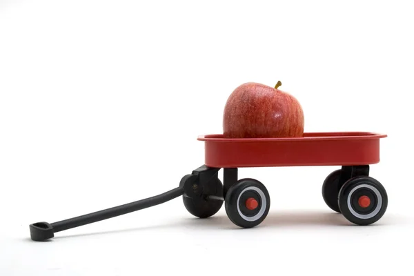 Красный вагон & Apple — стоковое фото