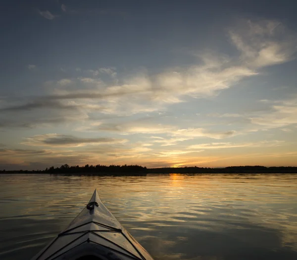 皮划艇在日落时 — 图库照片