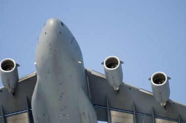 масове транспортний літак