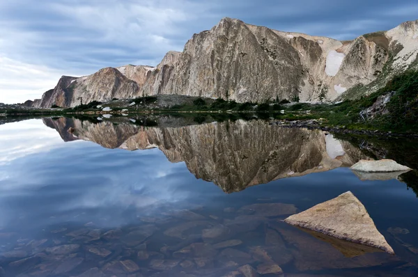 Mountain reflection — Stock Photo, Image