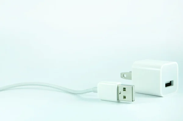 Witte USB-kabel lichtnetadapter — Stockfoto