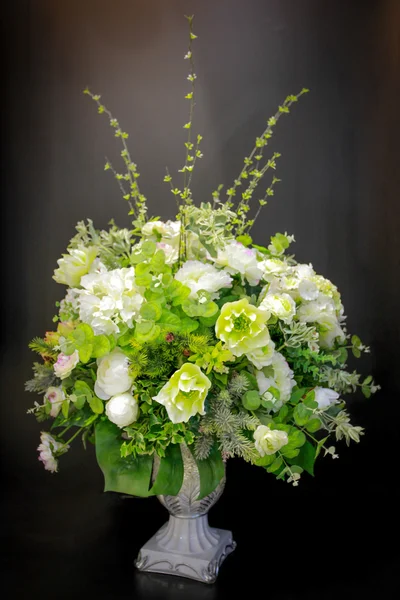 Arranjo artificial da flor do vaso — Fotografia de Stock