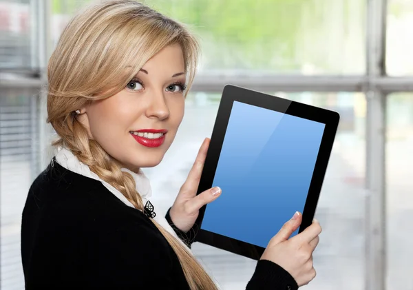 Businesswoman holding tablet — Stock Photo, Image