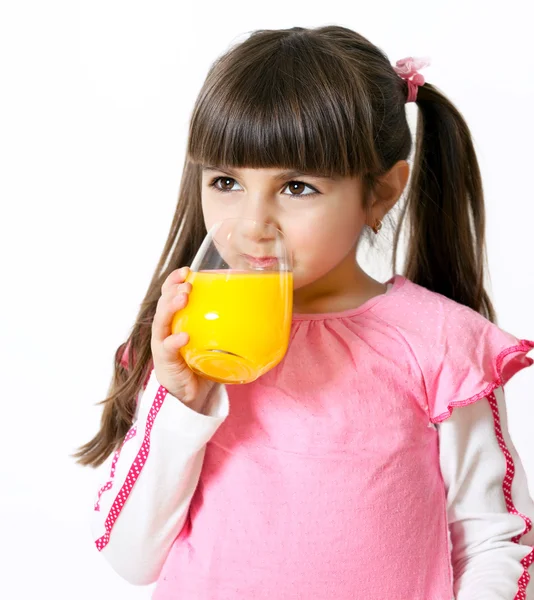 Chica con un vaso de jugo — Foto de Stock