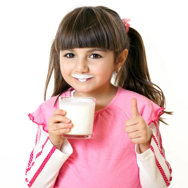 Chica con un vaso de leche — Foto de Stock