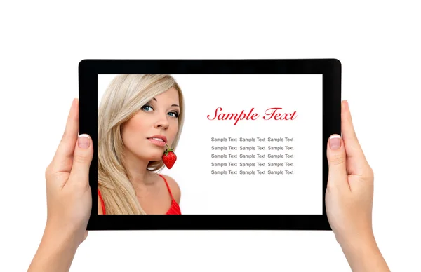 Isolerade kvinnliga händer hålla tablett med en vacker blond flicka en — Stockfoto