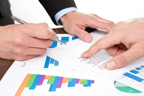 Businessmen in the office signing documents — Stock Photo, Image