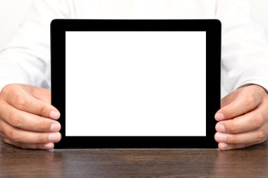 tablet bilgisayar ile izole perde tutan işadamı