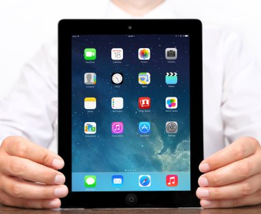 yeni işletim sistemi ios 7 IPAD apple ekranda