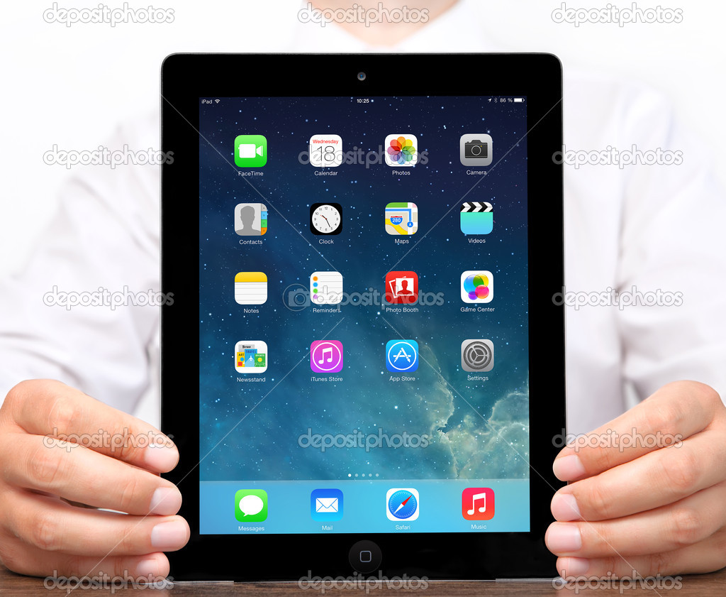 New operating system IOS screen on iPad Apple — Stock Editorial