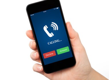 izole kadın el ile mavi ekran telefon ve telefon tutarak