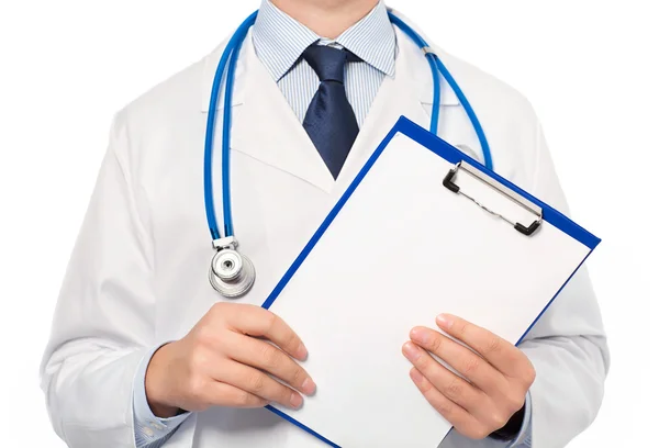 청진 기 들고 폴더 w와 흰색 코트에 의사 — 스톡 사진
