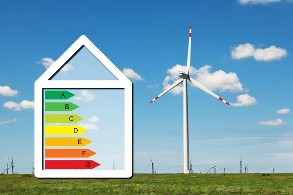 Σπίτι με το σημάδι της εξοικονόμησης ενέργειας στο φόντο του πεδίο wi — Φωτογραφία Αρχείου