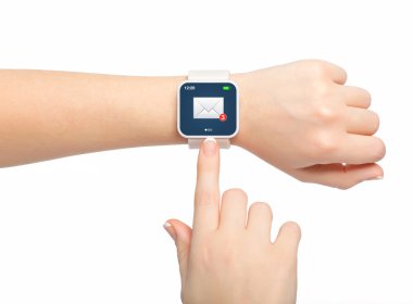 izole el ile smartwatch ekranında e-posta ile
