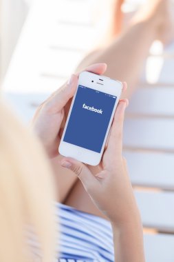 SIMFEROPOL - 30 Mart 2014: Facebook dünyanın en büyük sosyal ağı. Mark Zuckerberg ve oda arkadaşları tarafından 2004 yılında Harvard Üniversitesi 'nde kurulmuştur..
