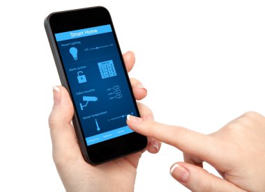 kadın el Akıllı ev sistemi ile telefon tutarak