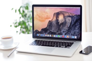 MacBook pro retina ile os x yosemite olduğunu tablo kapalı