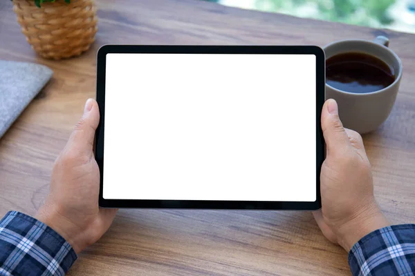 Mężczyzna Ręka Gospodarstwa Komputer Tablet Izolowanym Ekranie Nad Stołem Biurze — Zdjęcie stockowe