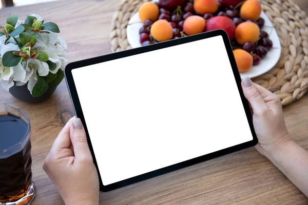 Female Hands Holding Computer Tablet Isolated Screen Table Background Fruits — Stock Photo, Image