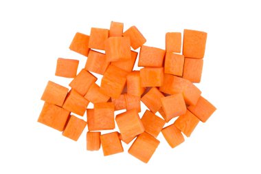 Havuçlar beyaz arka planda izole edilmiş.