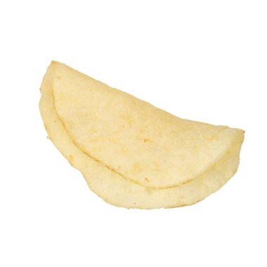Beyaz arkaplanda izole edilmiş tek patates cipsi. 