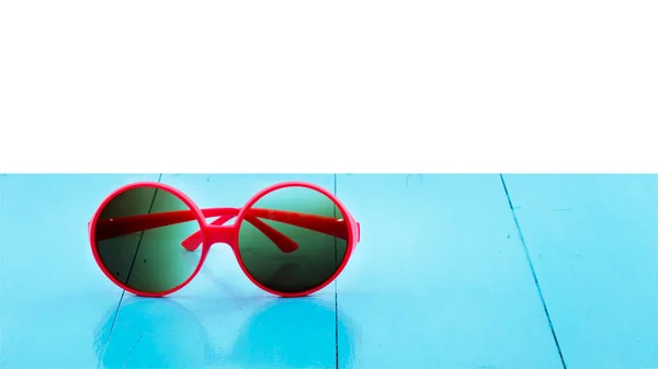 Sunglasses Wood Table Clipping Path — Stok fotoğraf