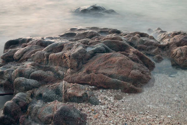 Piedras Junto Mar Olas Del Mar Larga Exposición —  Fotos de Stock